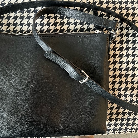 Danier leather black crossbody purse - Picture 3 of 6